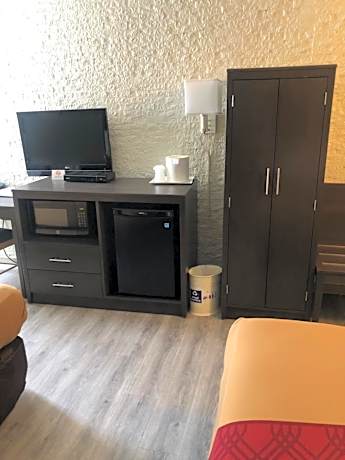 King Room - Accessible/Non-Smoking