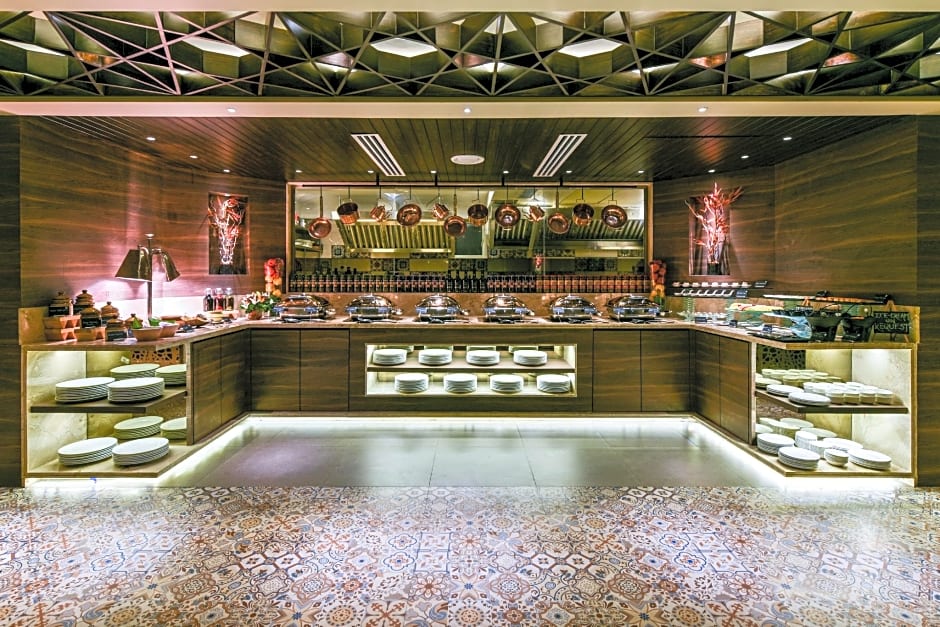 The International by Tunga