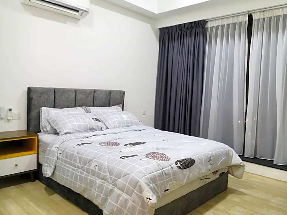 REVO at AURORA PLACE, Pavilion 2, 5 Minutes To AXIATA ARENA BUKIT JALIL FREE WIFI by De Harlequins Guesthouse