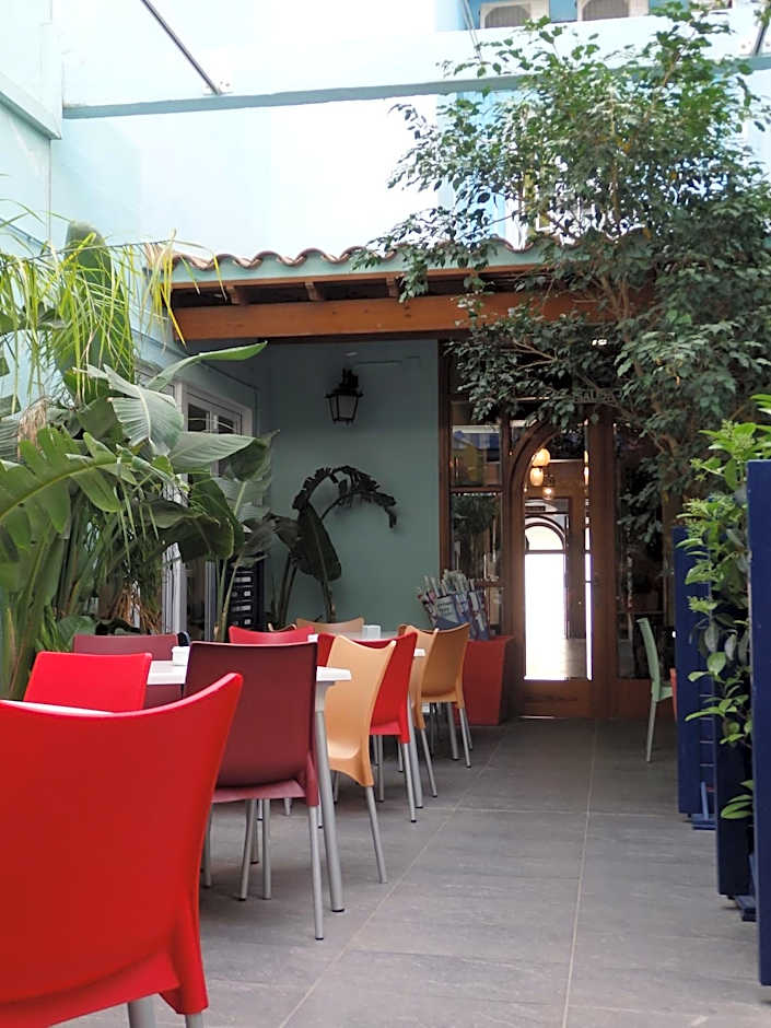 Parrots Sitges Hotel