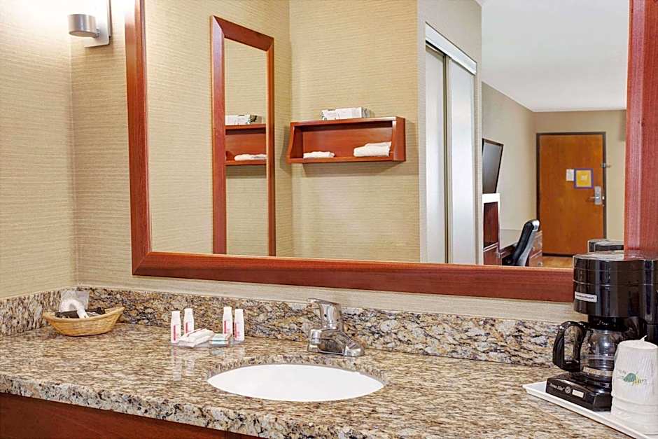 Travelodge by Wyndham Culver City