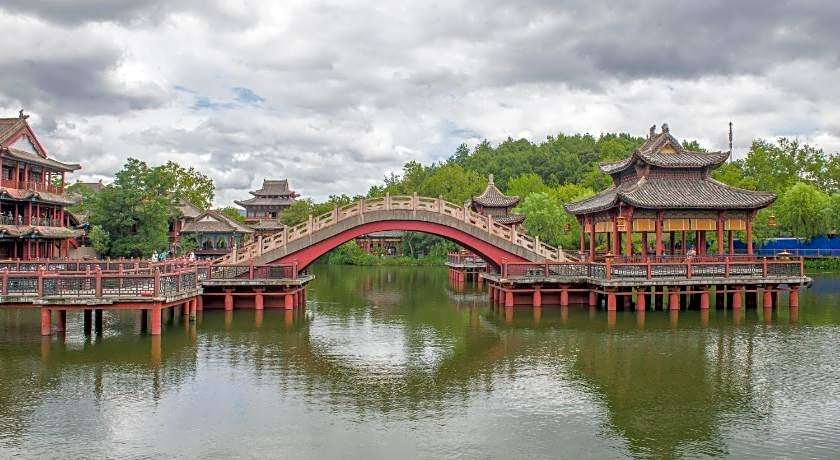 Yiwu Baide Theme Hotel