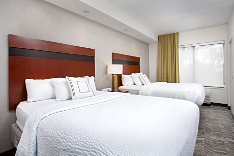 Studio, Multiple Beds (2 Queen Beds and 1 Double Sofa Bed)