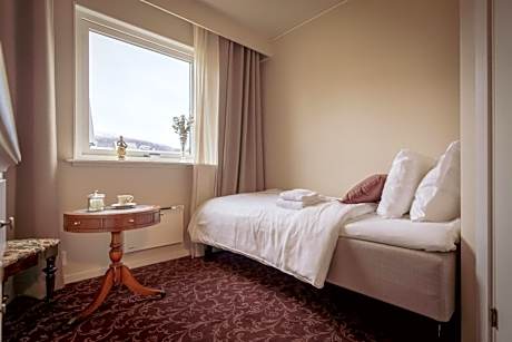 Standard Single Room - Mountain View
