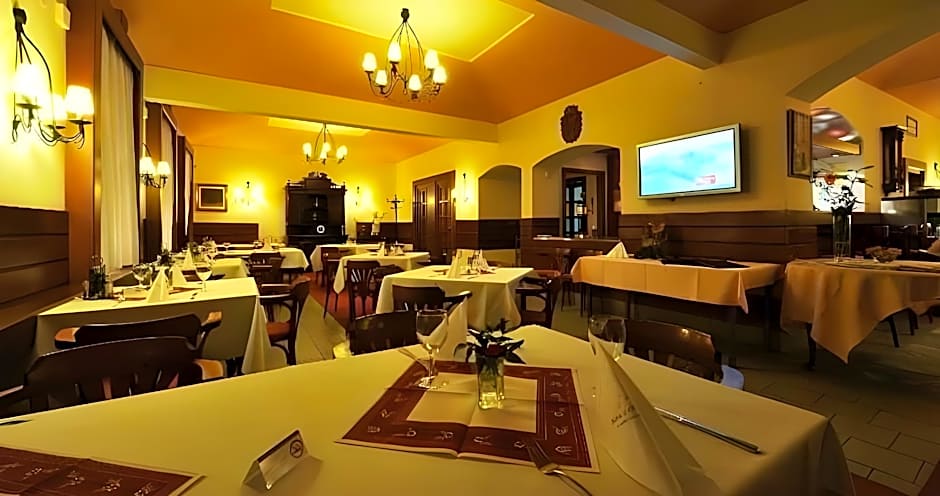 Three Crowns Hotel
