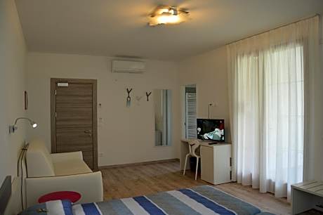 Double or Twin Room with Lake View