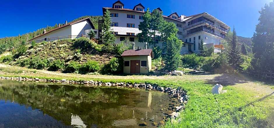 Monarch Mountain Lodge