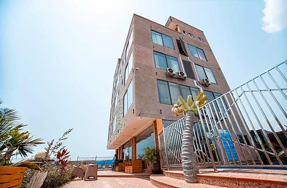 Plus 33 Hotel