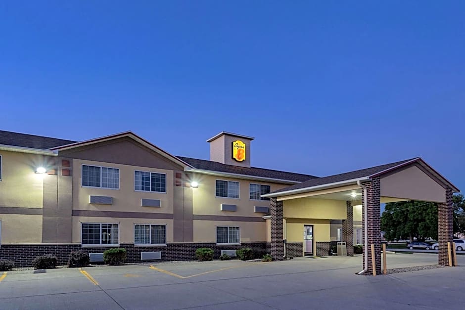 Super 8 by Wyndham Emmetsburg