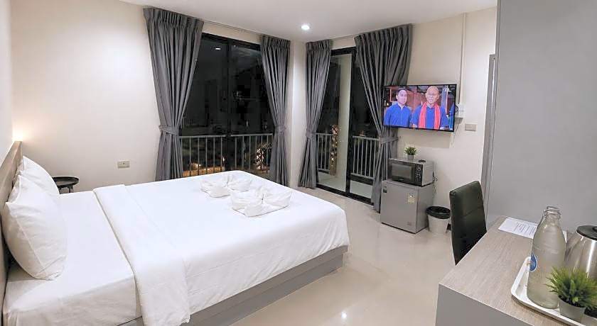 Yanud Hotel