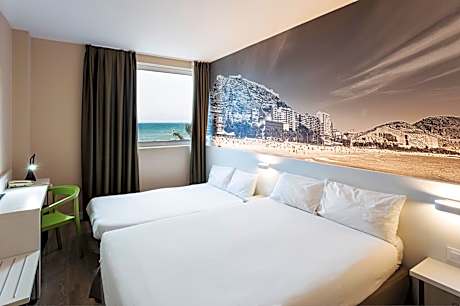 Family Room (2 Adults + 1 Child)