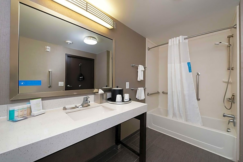 Hampton Inn By Hilton And Suites Greensboro/Coliseum Area, Nc