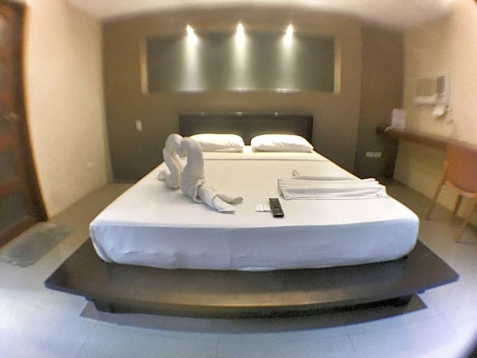 West Gate Hotel