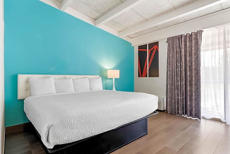 Howard Johnson Hotel by Wyndham Toms River