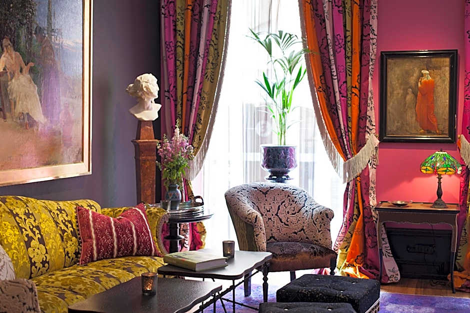 Dorsia Hotel & Restaurant