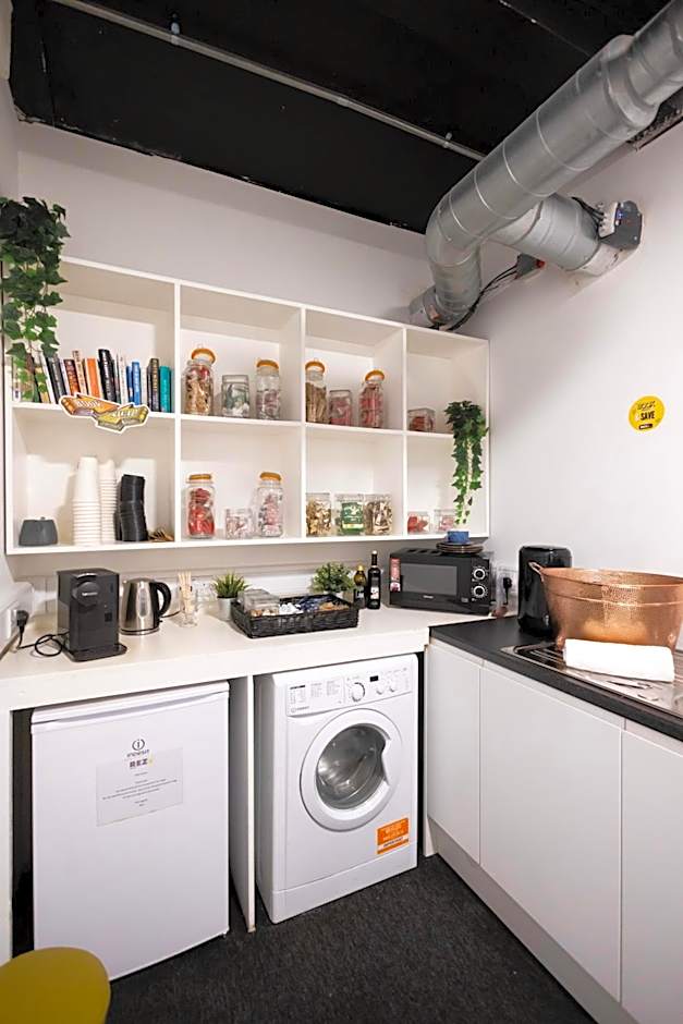 REZz Temple Bar, Dublin