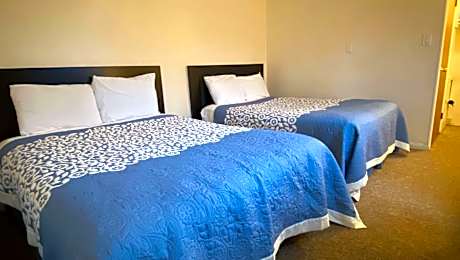 Queen Suite with Two Queen Beds