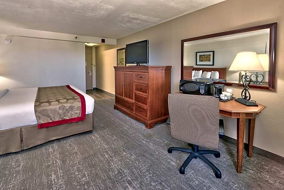 Ramada by Wyndham Albuquerque Midtown