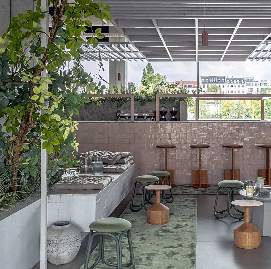 Locke at East Side Gallery