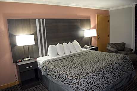 King Room - Disability Access - Non-Smoking