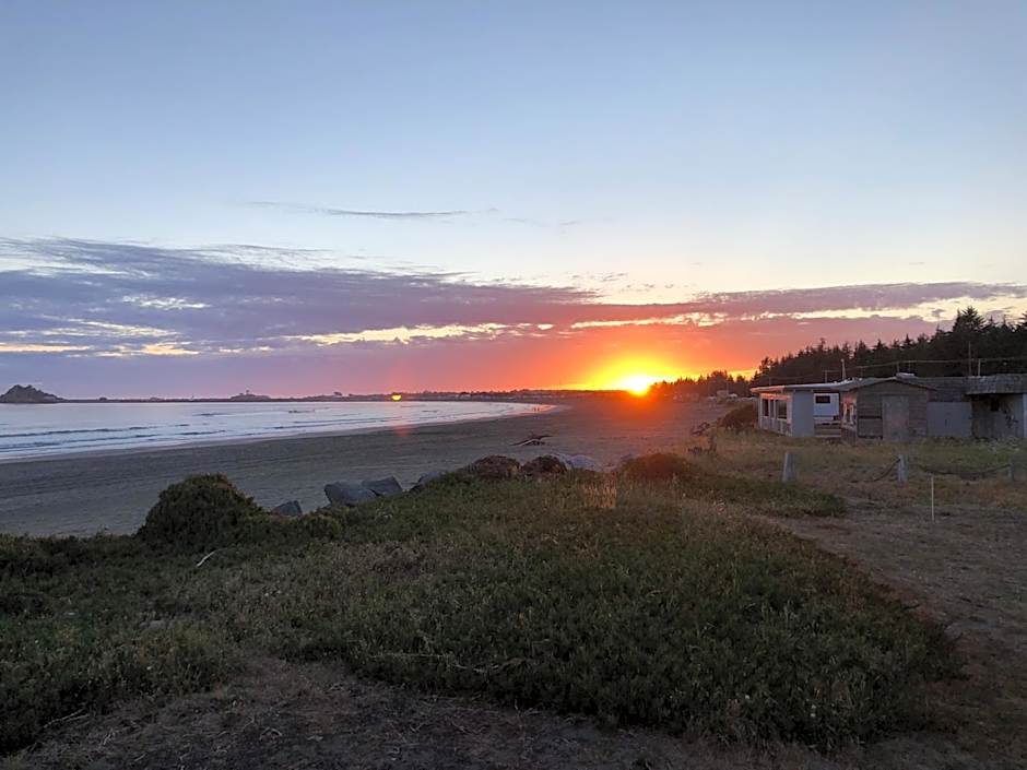 Crescent Beach Motel