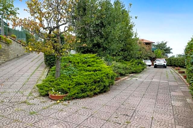 villa di charme con piscina e jacuzzi tra Roma e Viterbo