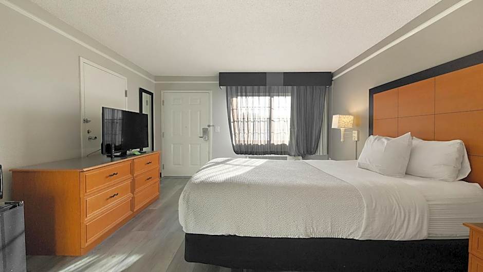 Howard Johnson by Wyndham Sacramento Downtown