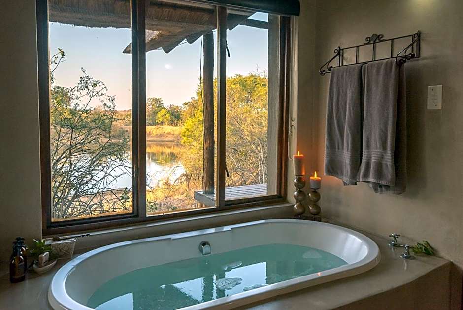 Waterbuck Game Lodge Thornybush Nature Reserve