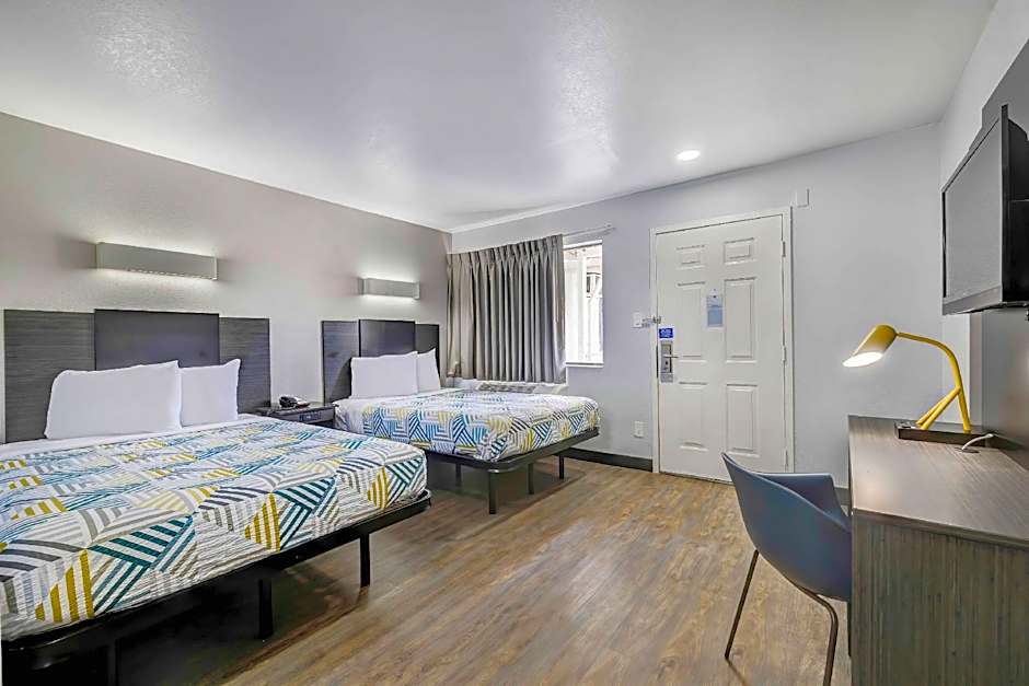 Motel 6 Denton, TX - UNT
