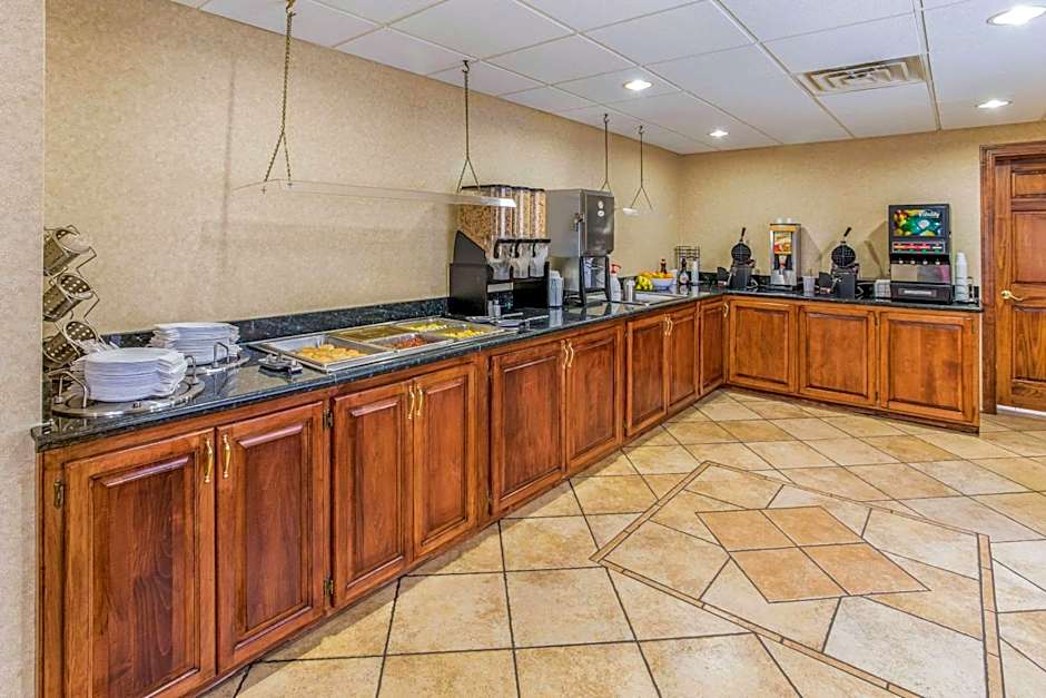 Quality Inn & Suites Green Bay Downtown