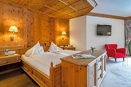 Junior Suite with Garden View