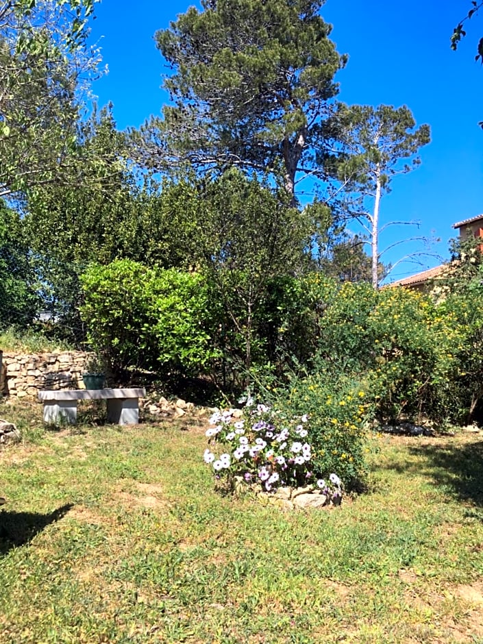 La chambre haute, et son spa extérieur de mai à septembre