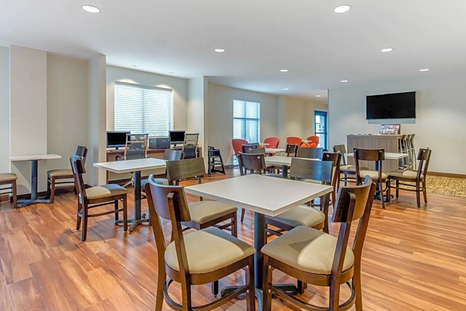 MainStay Suites St. Louis Airport