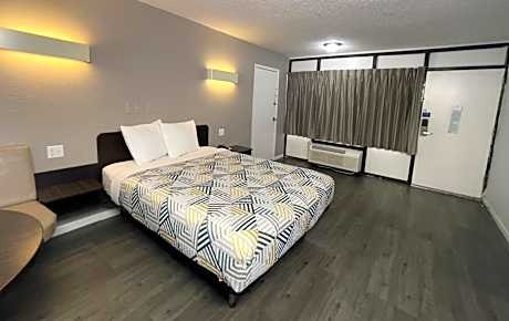 Queen Room - Non-Smoking
