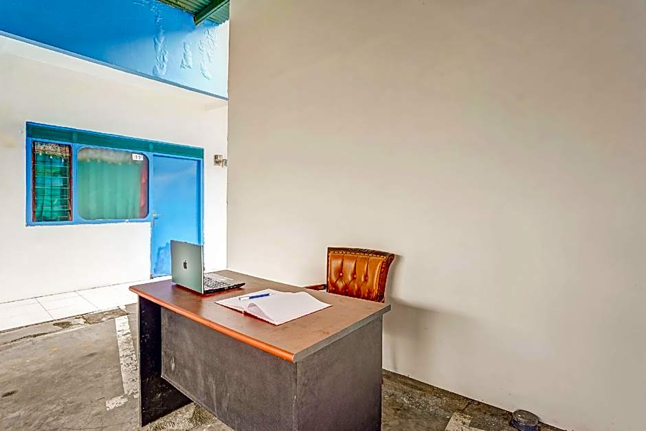 OYO Life 90523 Homestay Jenggolo