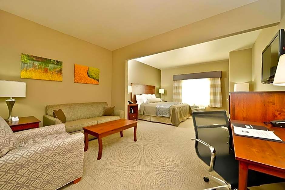 Green Mill Village Hotel & Suites, BW Signature Collection