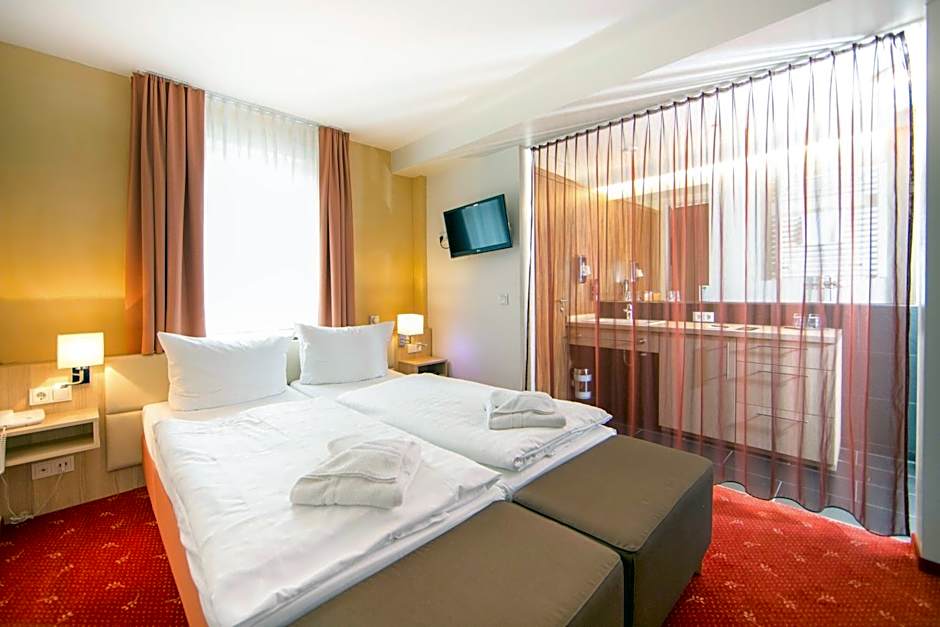 Photo 1 of 4 of Double Room
