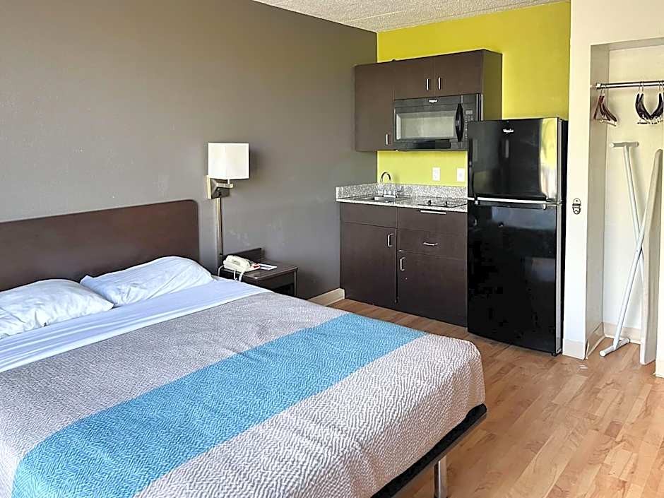 Studio 6 Suites Clarion, PA