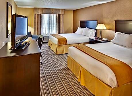 Queen Suite with Two Queen Beds