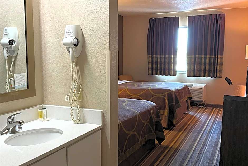 Super 8 by Wyndham Gas City Marion Area