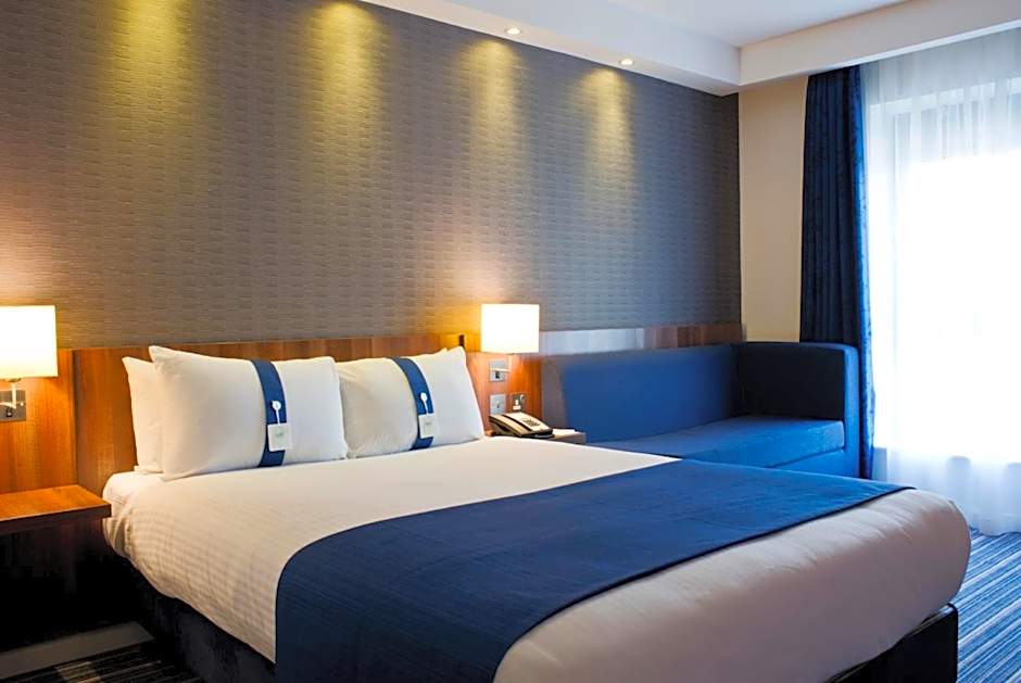 Holiday Inn Express Dunstable By IHG