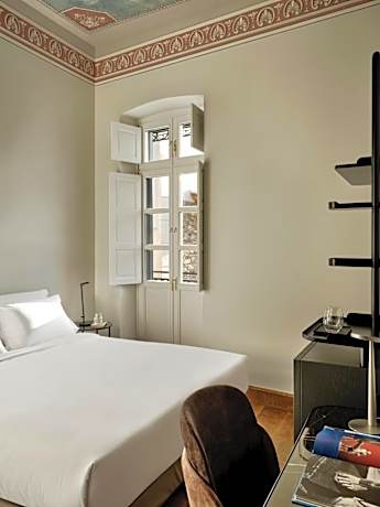 G.Paikos-Supreme Private Balcony