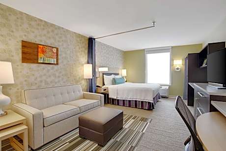 1 Queen Bed Studio Nonsmoking