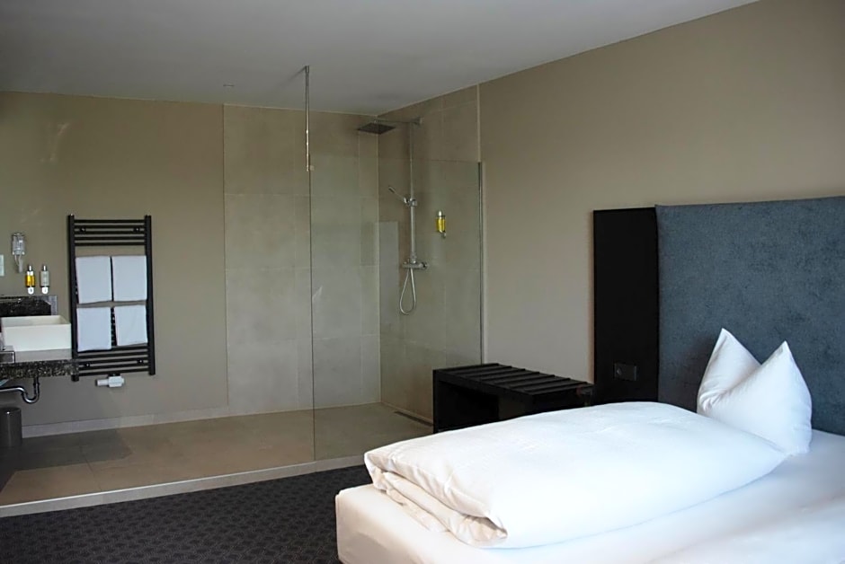 ROSS Hotel