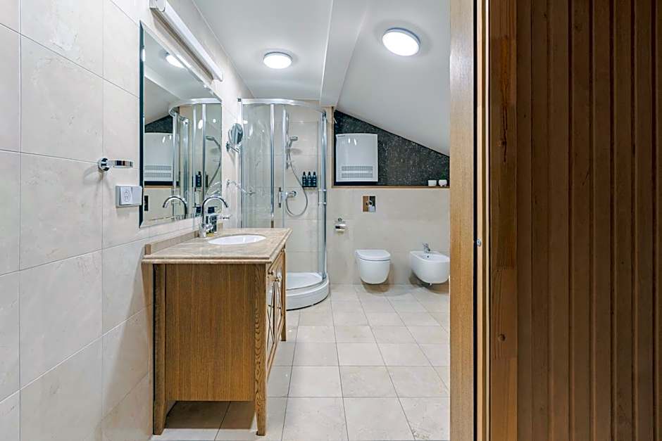 Metropole Hotel by Semarah