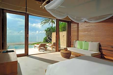 Beachfront Deluxe Pool Villa