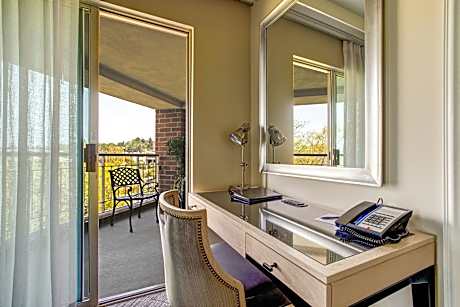 Suite King Size Bed