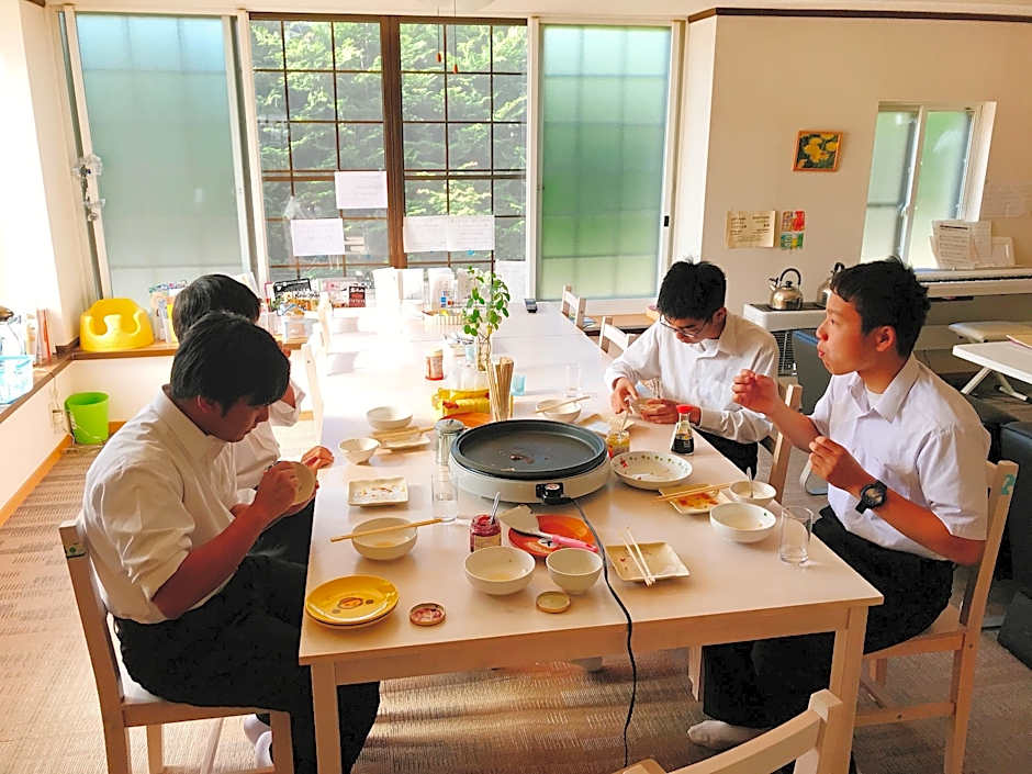 Misato Kinenkan, A Guest House Full Of Cats