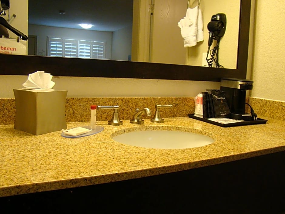 Infinity Inn & Suites