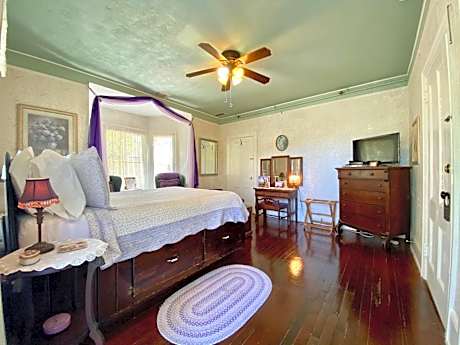 Queen Suite with Balcony